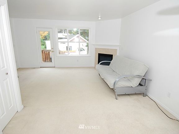 3rd image of 3837 23rd Avenue W