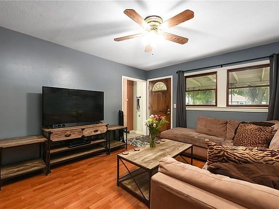 5th image of 718 Boston Ave