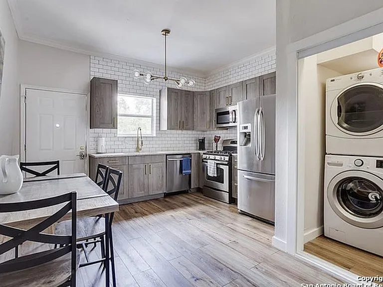 319 E Courtland Pl — Photo 9
