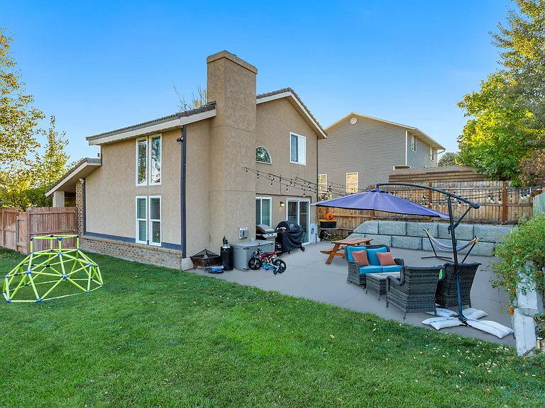 683 Seymore Dr — Photo 3