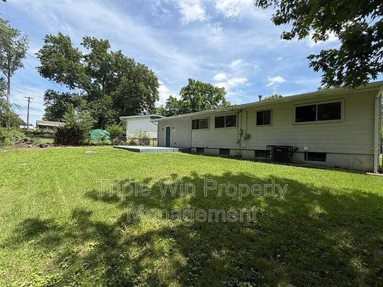 10329 Chesley Dr — Photo 7