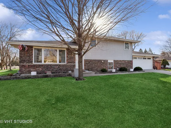 2091 N Almond Ct, Palatine, IL 60074