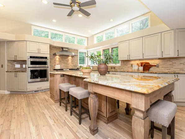 630 Woods Hollow Ln, Powell, OH 43065
