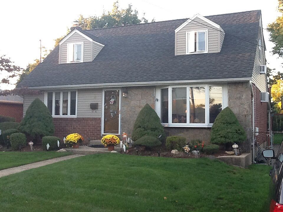 1st image of 5 Lowell Dr