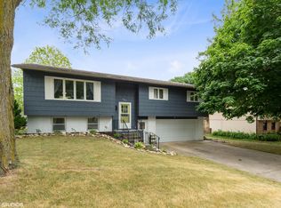 351 Lynne Dr, Nevada, IA 50201