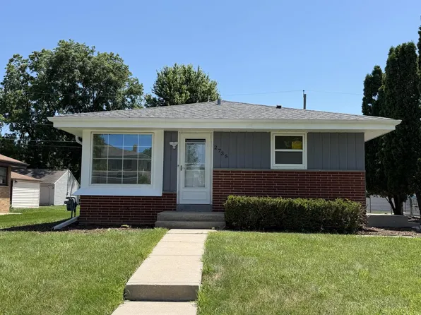 2735 E Bolivar AVENUE, Milwaukee, WI 53235