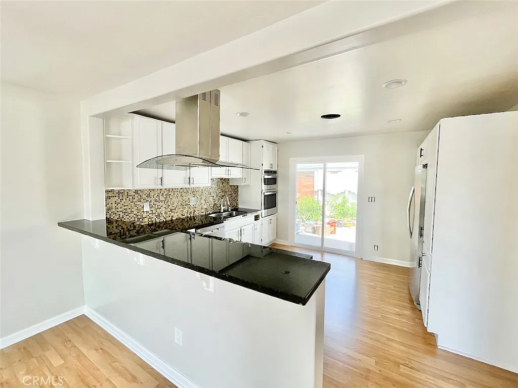 2 bed, 1100 sqft, $3,950 — Photo 3