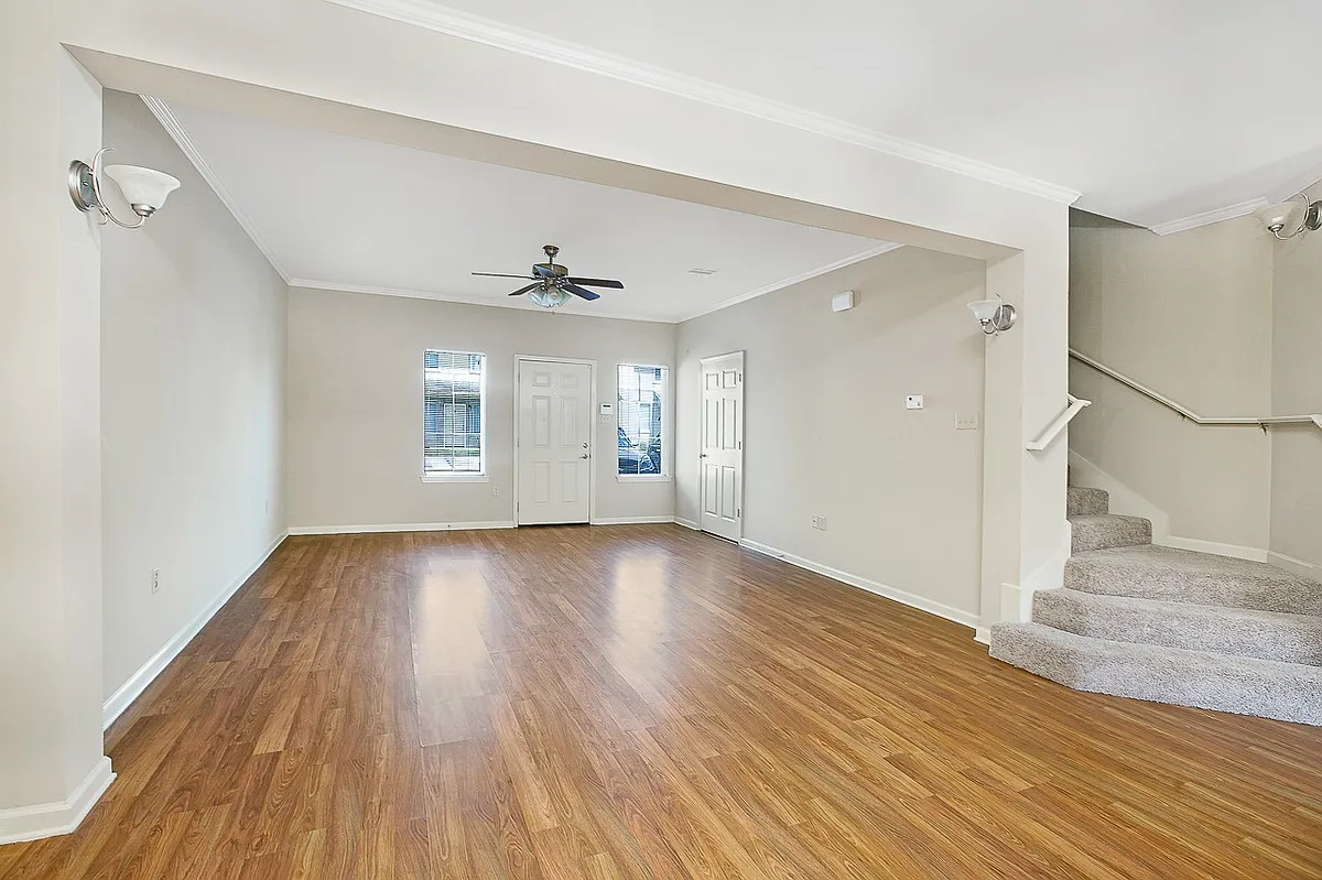 Building Photo - 2403 Brightside Dr #70