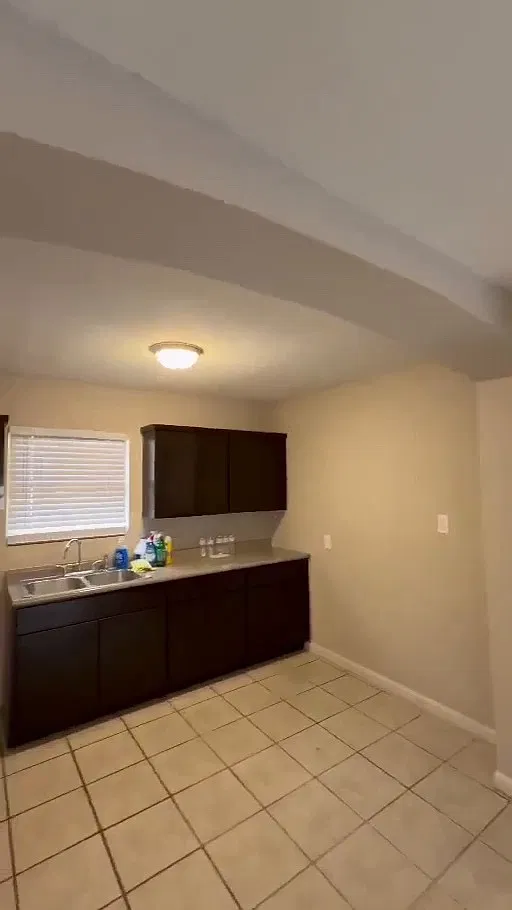 3 bed, 936 sqft, $1,400 — Photo 3