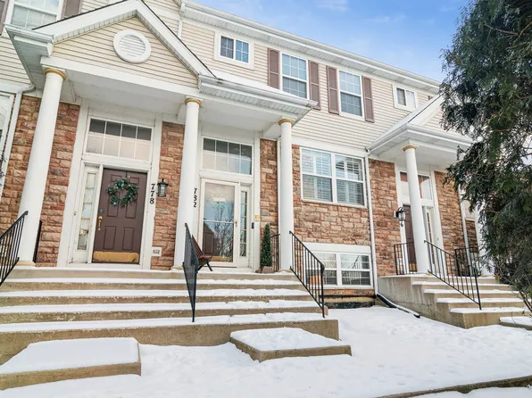 782 W Misty Dr, Palatine, IL 60074