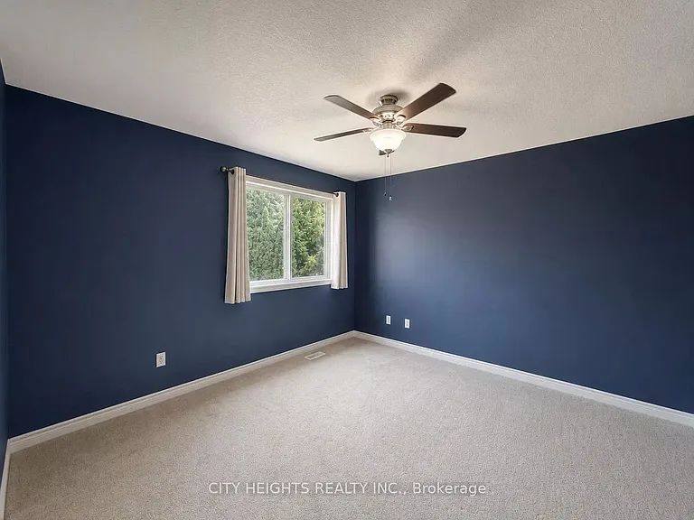555 Grasslands Ct — Photo 5