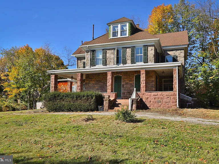 112 Bryn Mawr Ave — Photo 1