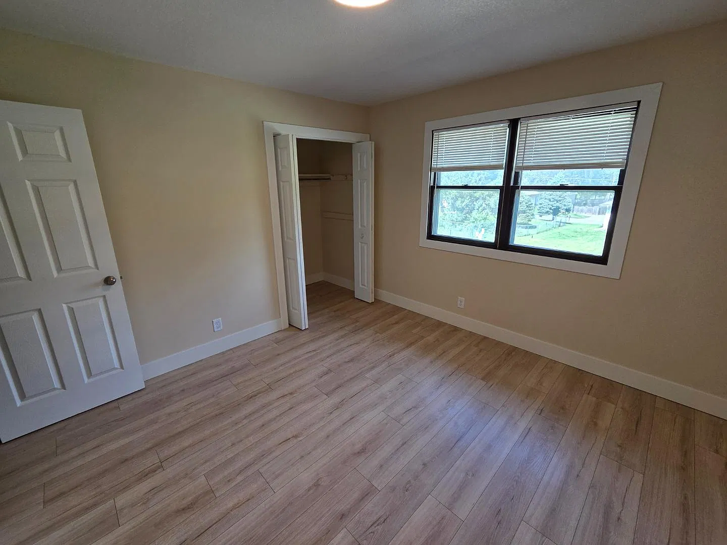 3009 Cambridge St — Photo 3