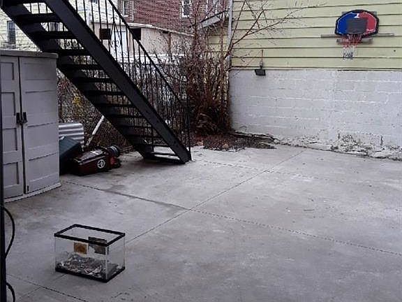4th image of 3833 Barnes Ave