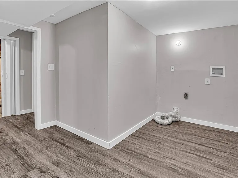 7715 NE 56th St — Photo 32