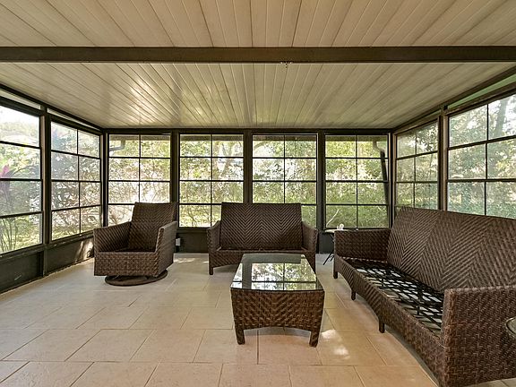 5th image of 708 Hillville Dr
