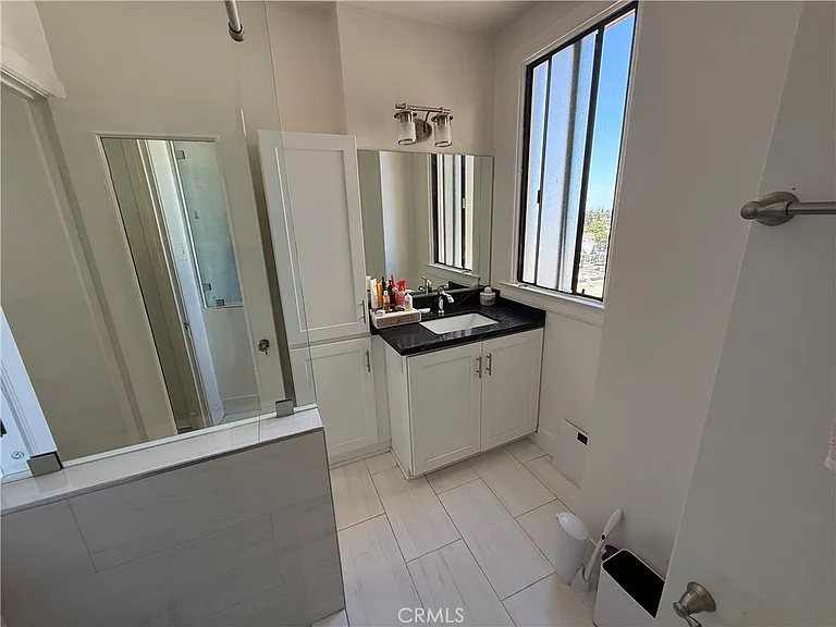 315 W 3rd St #711 — Photo 13