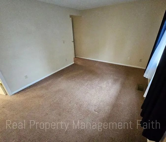 14 Greenwood Trl N — Photo 21