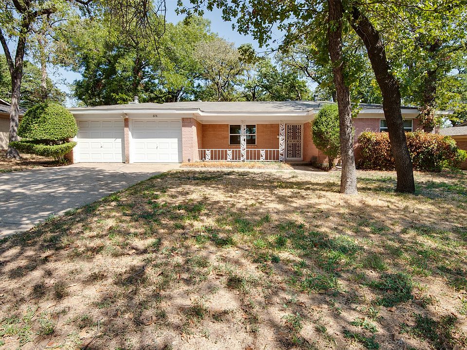 1st image of 608 Woodcrest Dr