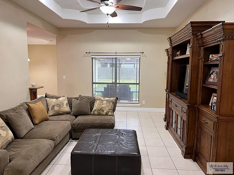 1626 Christian Cir — Photo 4