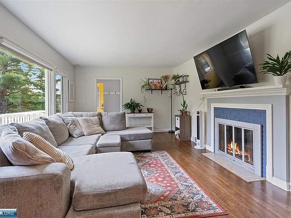 5th image of 121 Lakewood Rd