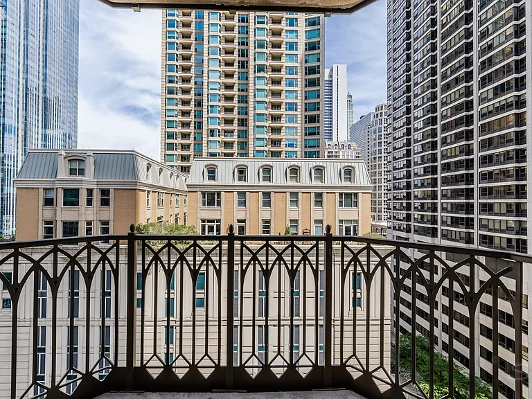 21 E Huron St #1207 — Photo 71