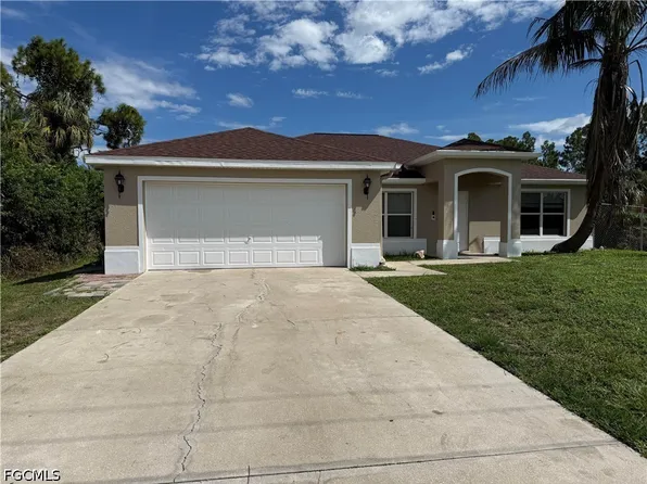 2712 25th St W, Lehigh Acres, FL 33971