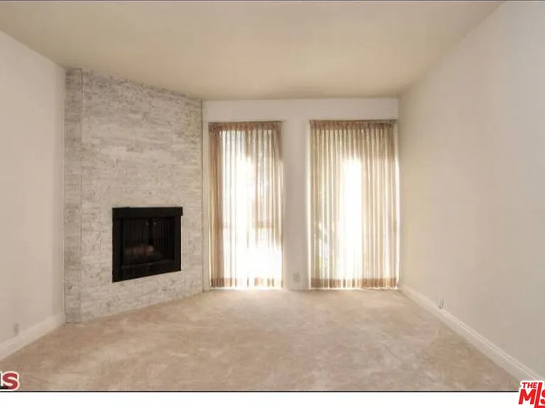 318 N Maple Dr #C106 — Photo 15