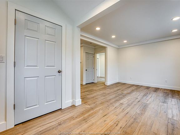 3rd image of 918 Albert Rd