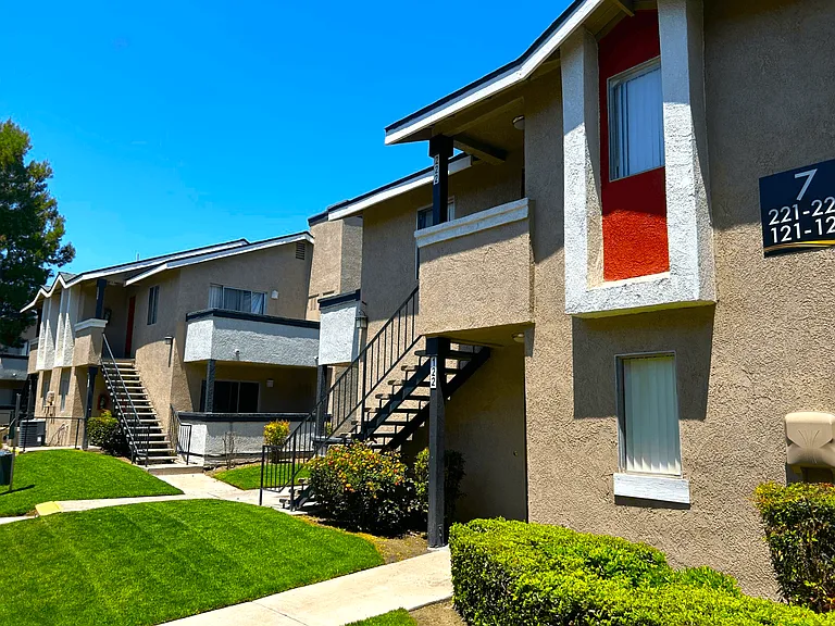 Hillside Village Apartments — Photo 21