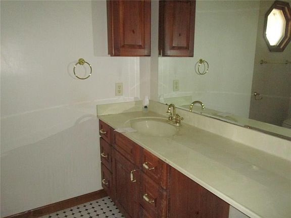 5th image of 7960 E Milner Ave