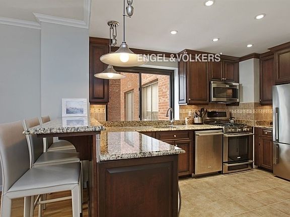 3rd image of 61 E 77th St APT 4D