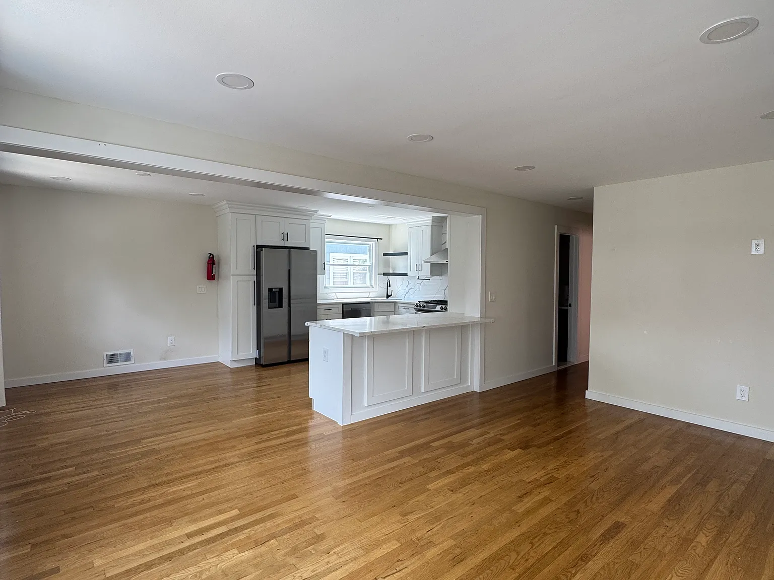 3 bed, $3,500 — Photo 2