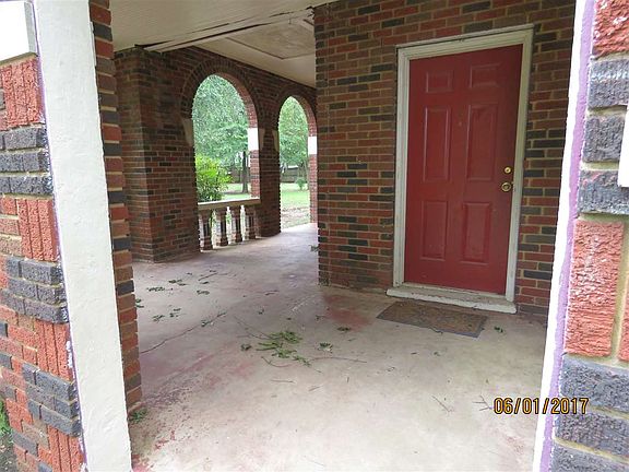 4th image of 110 E College St