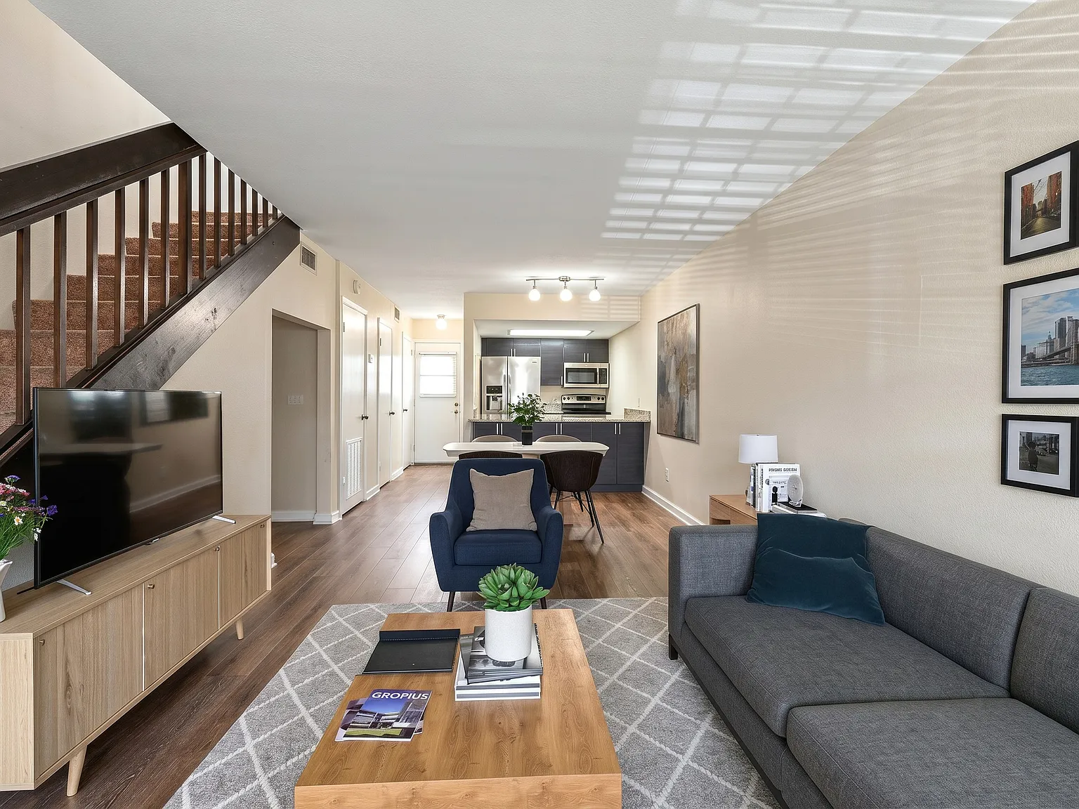2 bed, 1.5 bath, 1020 sqft, $1,900 — Photo 2