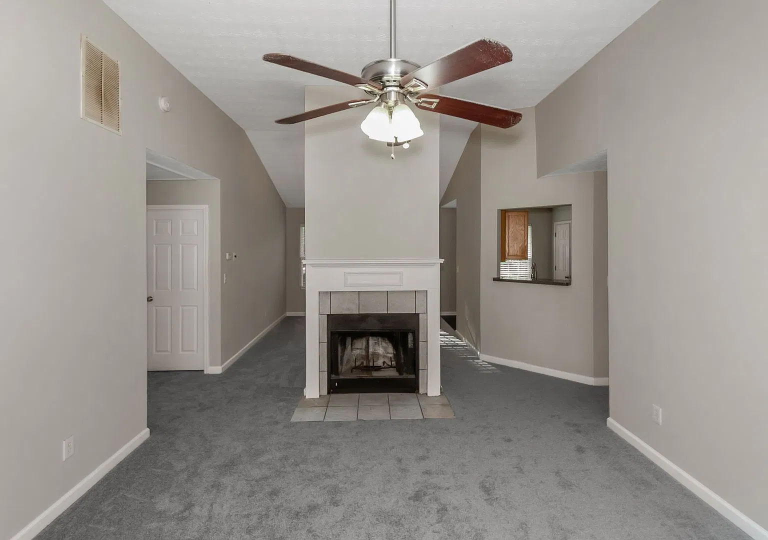Beautiful 4br 3bath Home with deck and spacious yard in Covington!! — Photo 4