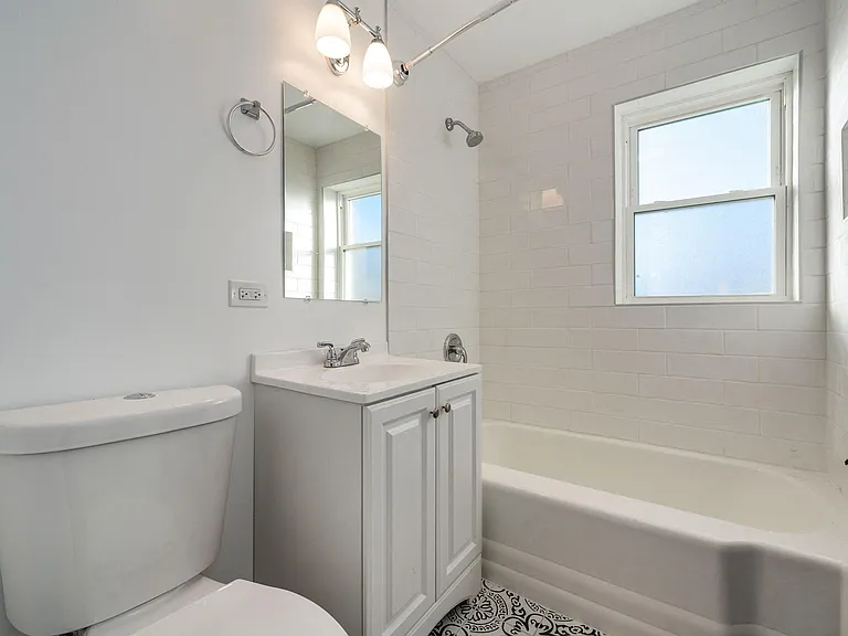 7520 N. Ridge Blvd — Photo 9
