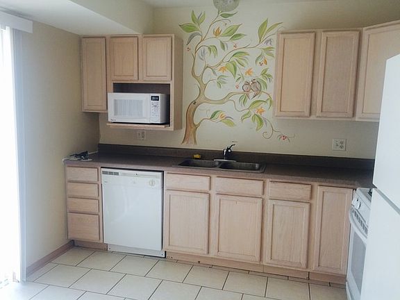 4th image of 665 W Liberty St Unit F