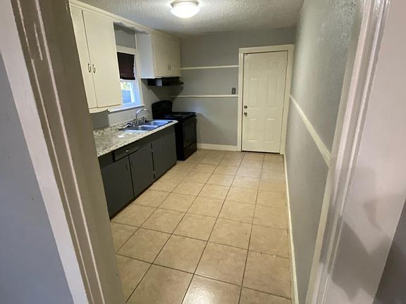 5th image of 2912 Paige St APT C