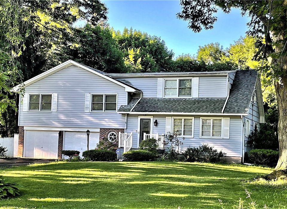 1st image of 12 Arlington Dr