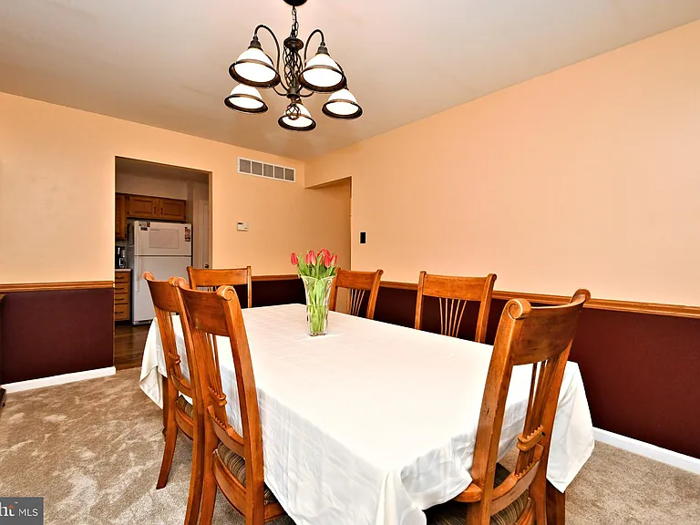 800 Beacon Ct — Photo 16