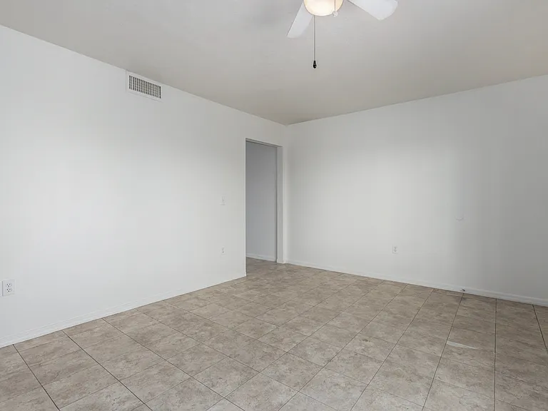 Glendale West — Photo 12
