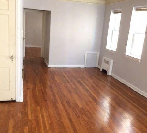 3rd image of 2824 E 130th St APT 202