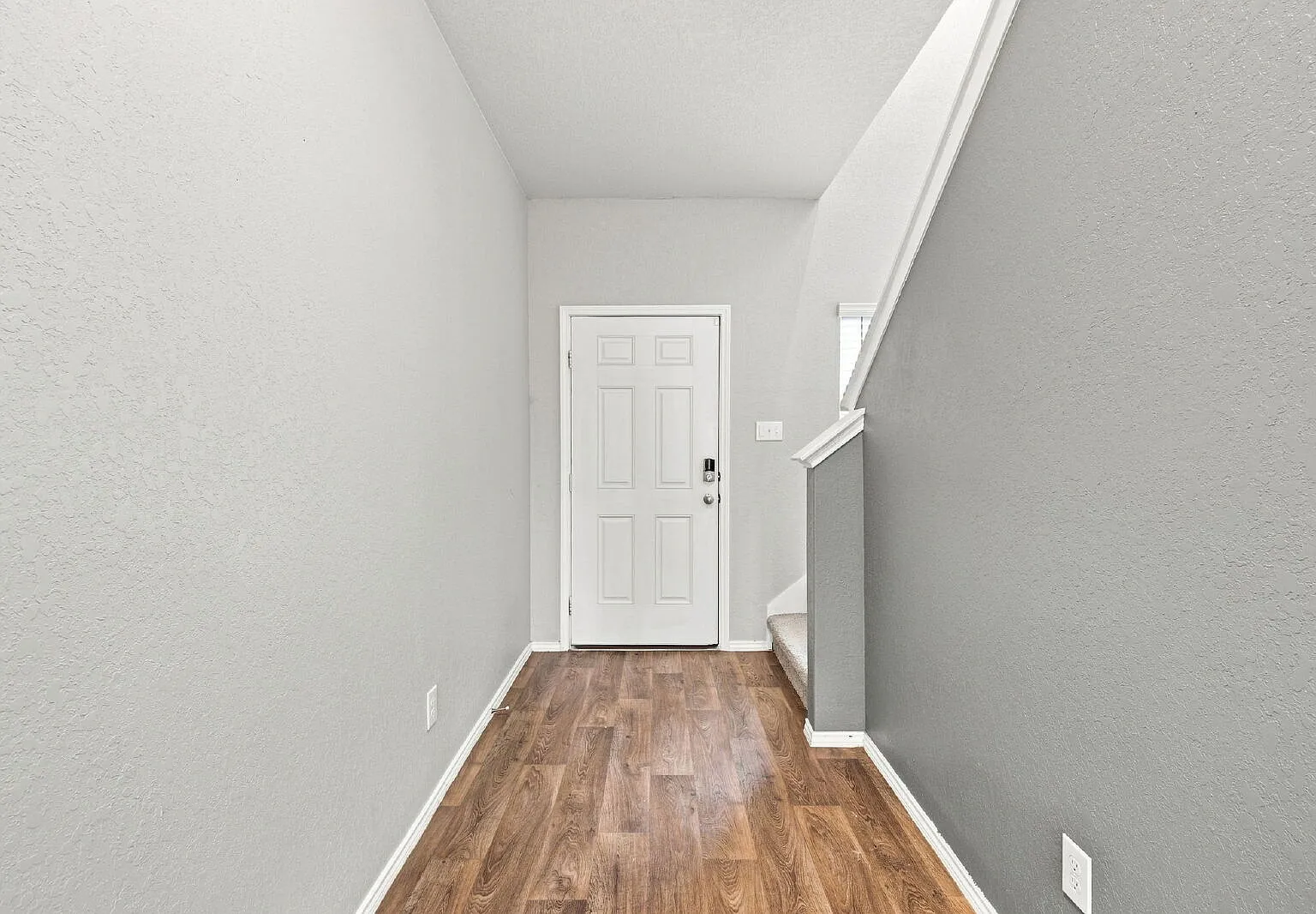 5 bed, 3.0 bath, 2498 sqft, $2,400 — Photo 4