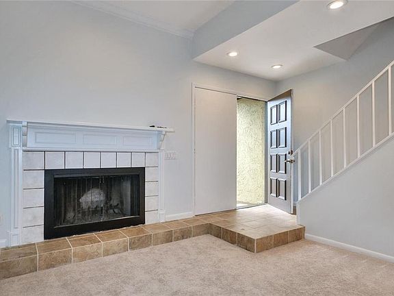 3rd image of 176 E Davis Blvd