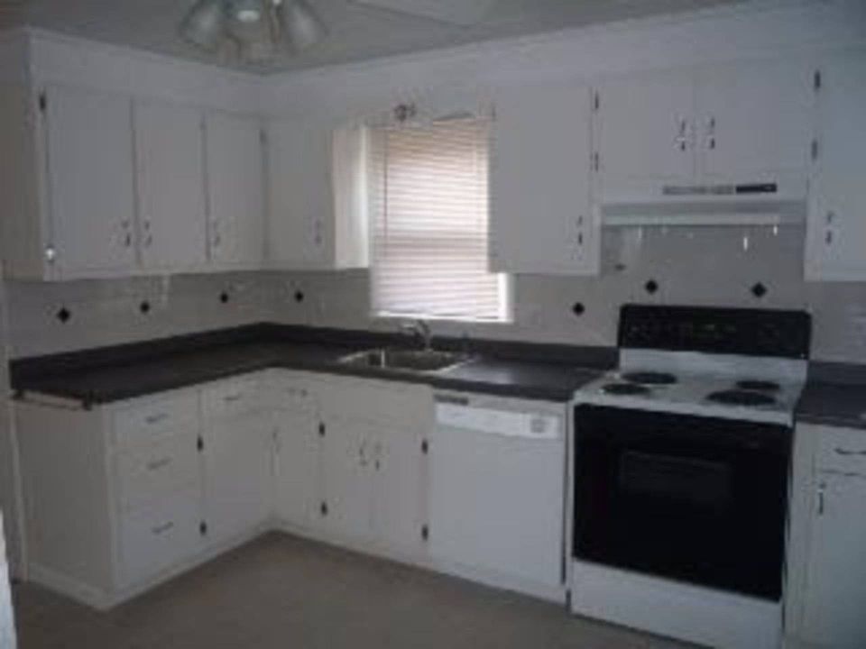 2nd image of 350 Vineyard Ave #B