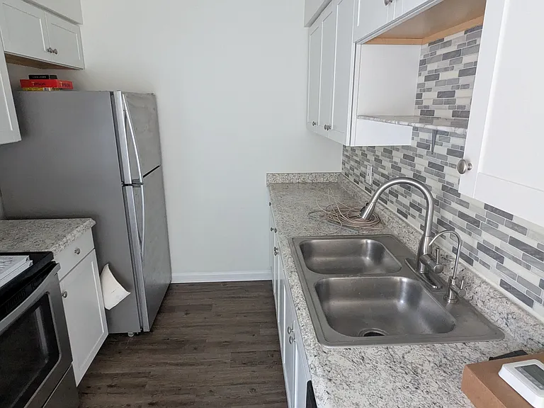 714 Huntly Dr — Photo 7