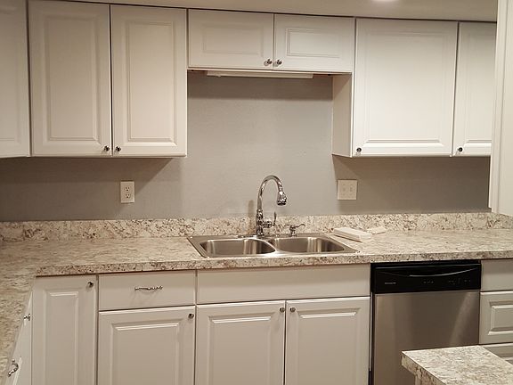 4th image of 380 Raymond Ave NW