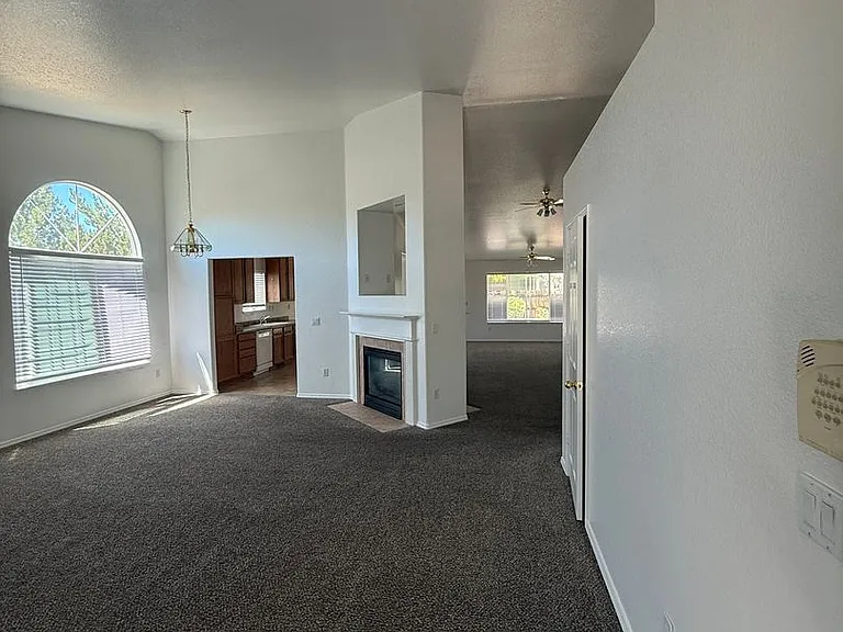 2505 Nimbus Ct — Photo 2