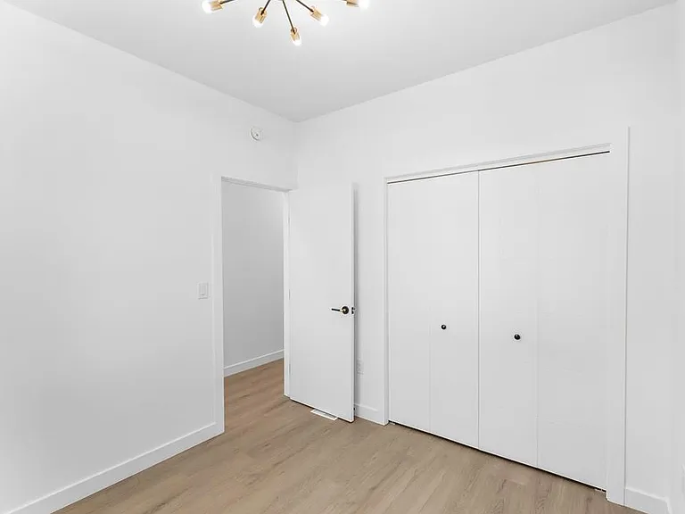 115 Blenheim Ave — Photo 17